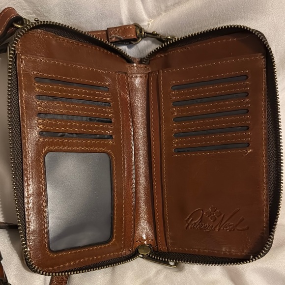 Patricia Nash Gold Map Print Frame/Phone Crossbody - Picture 4 of 7